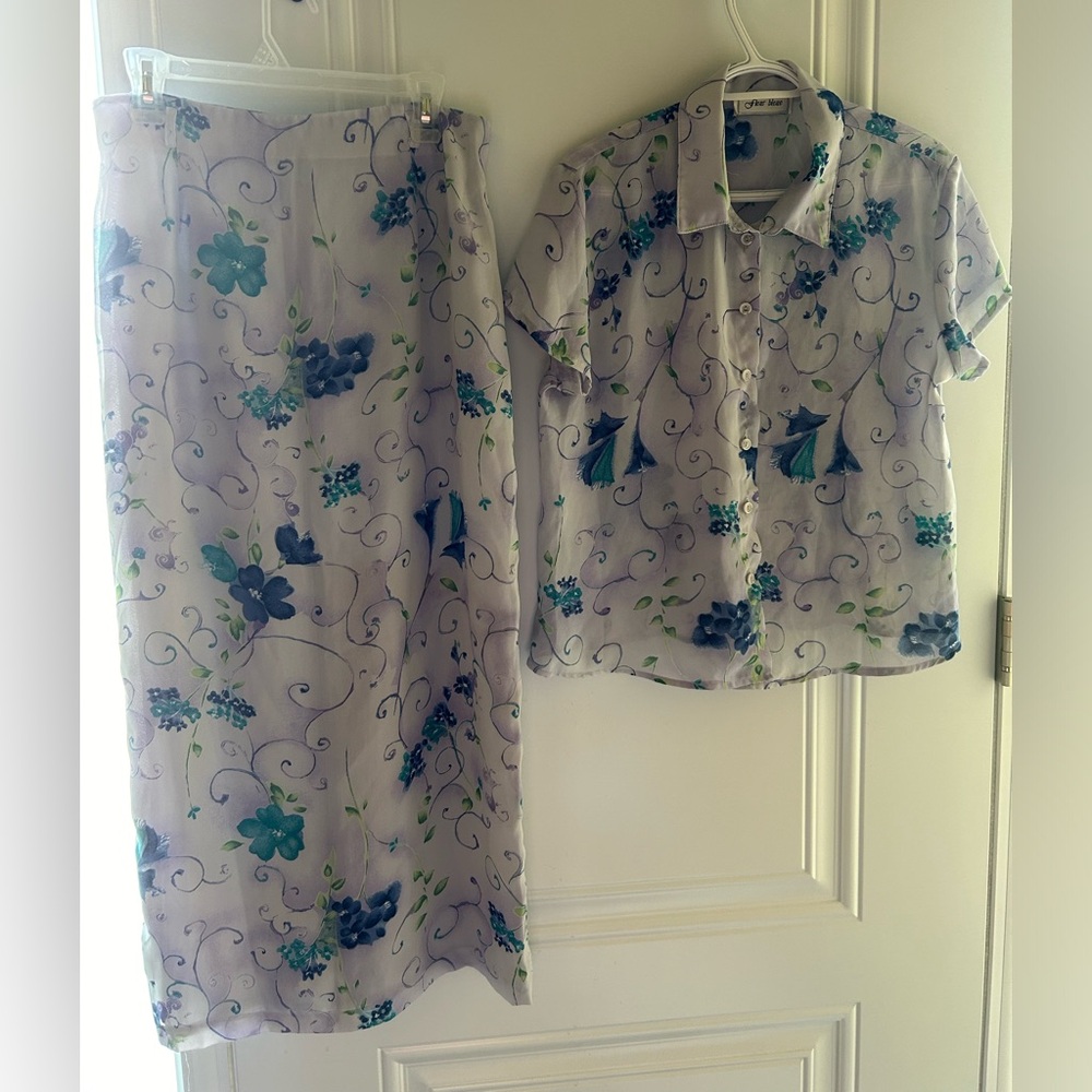Fleur Bleu Watercolor Pastel Floral Blouse Skirt Set in Size 12-14
